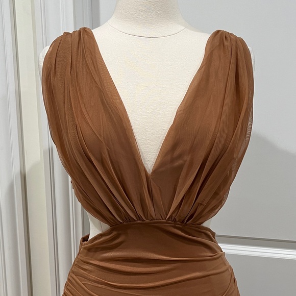 NEW! AKIRA ALWAYS A SLAY THIS‎ WAY LOW V NECK MIDI DRESS in LIGHT BROWN SIZE L - Picture 7 of 16